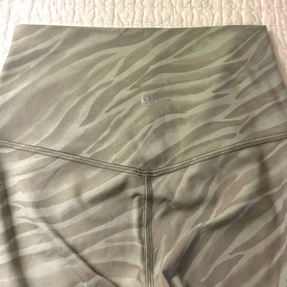 Lululemon Align Short 8" Size 4 - Picture 4 of 6